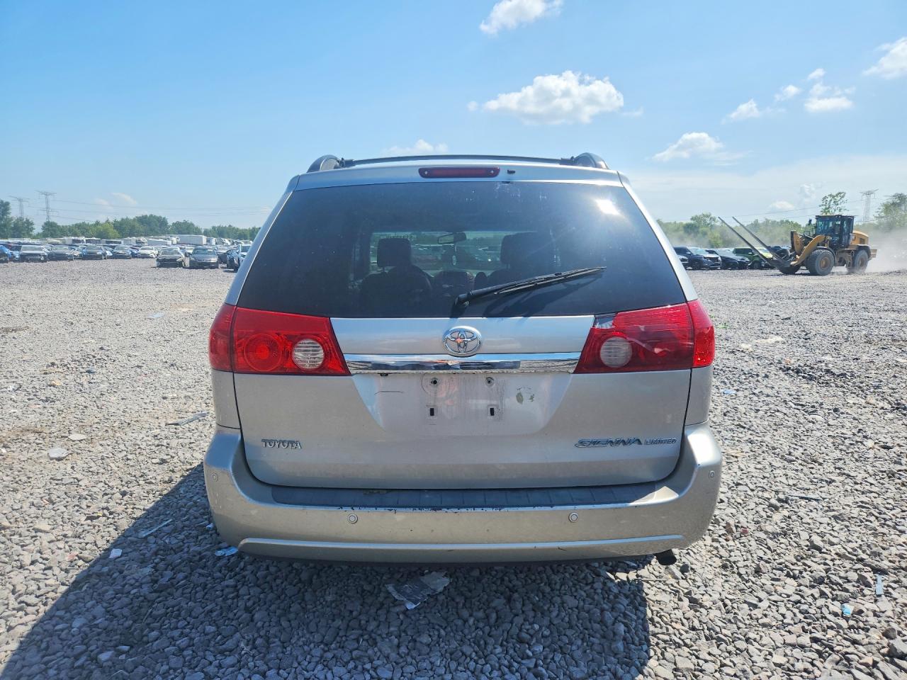 2007 Toyota Sienna Xle Limited 7-passenger Silver vin: 5TDZK22C17S091985
