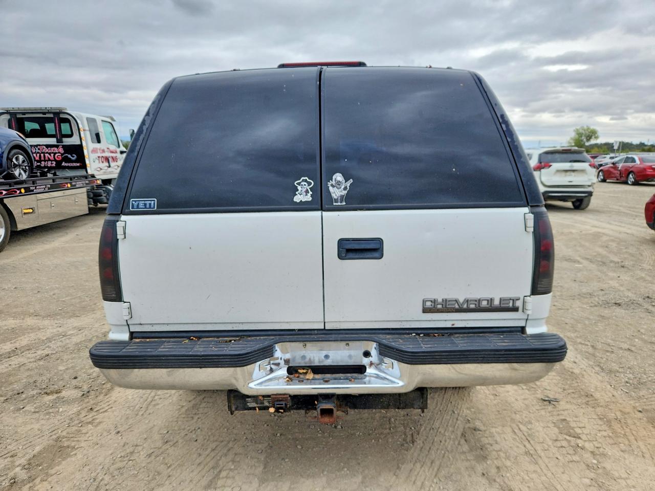 1999 Chevrolet Suburban K2500 White vin: 1GNGK26J5XJ489687