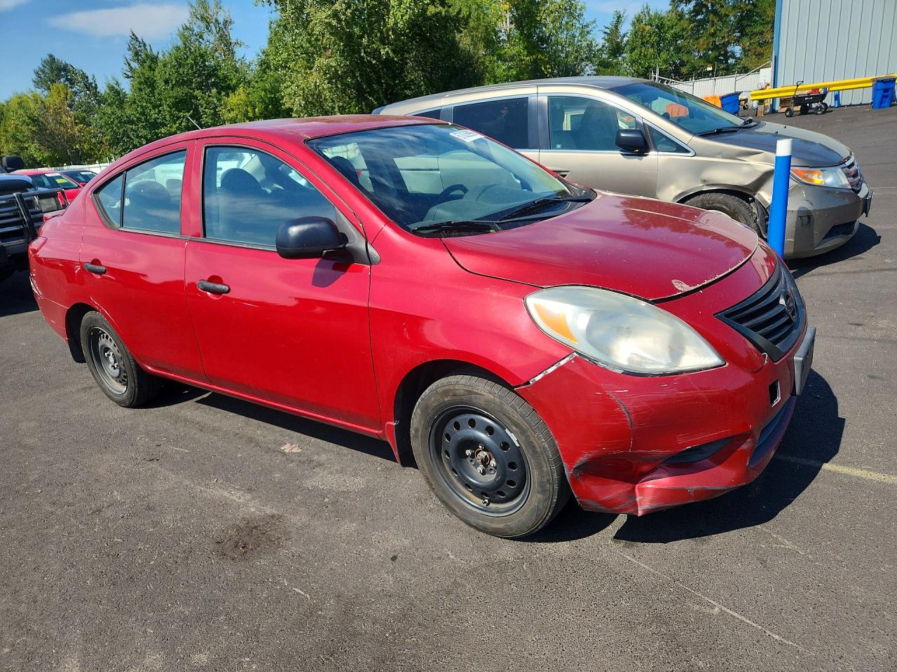 2014 Nissan Versa 1.6 S Красный vin: 3N1CN7AP0EL818893