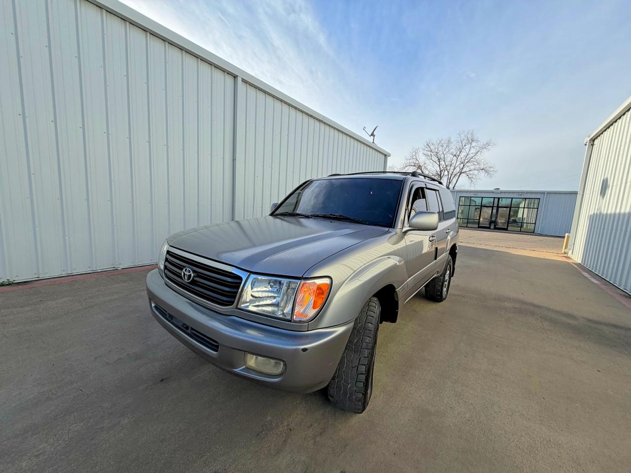 2002 Toyota Land Cruiser Silver vin: JTEHT05J522022347