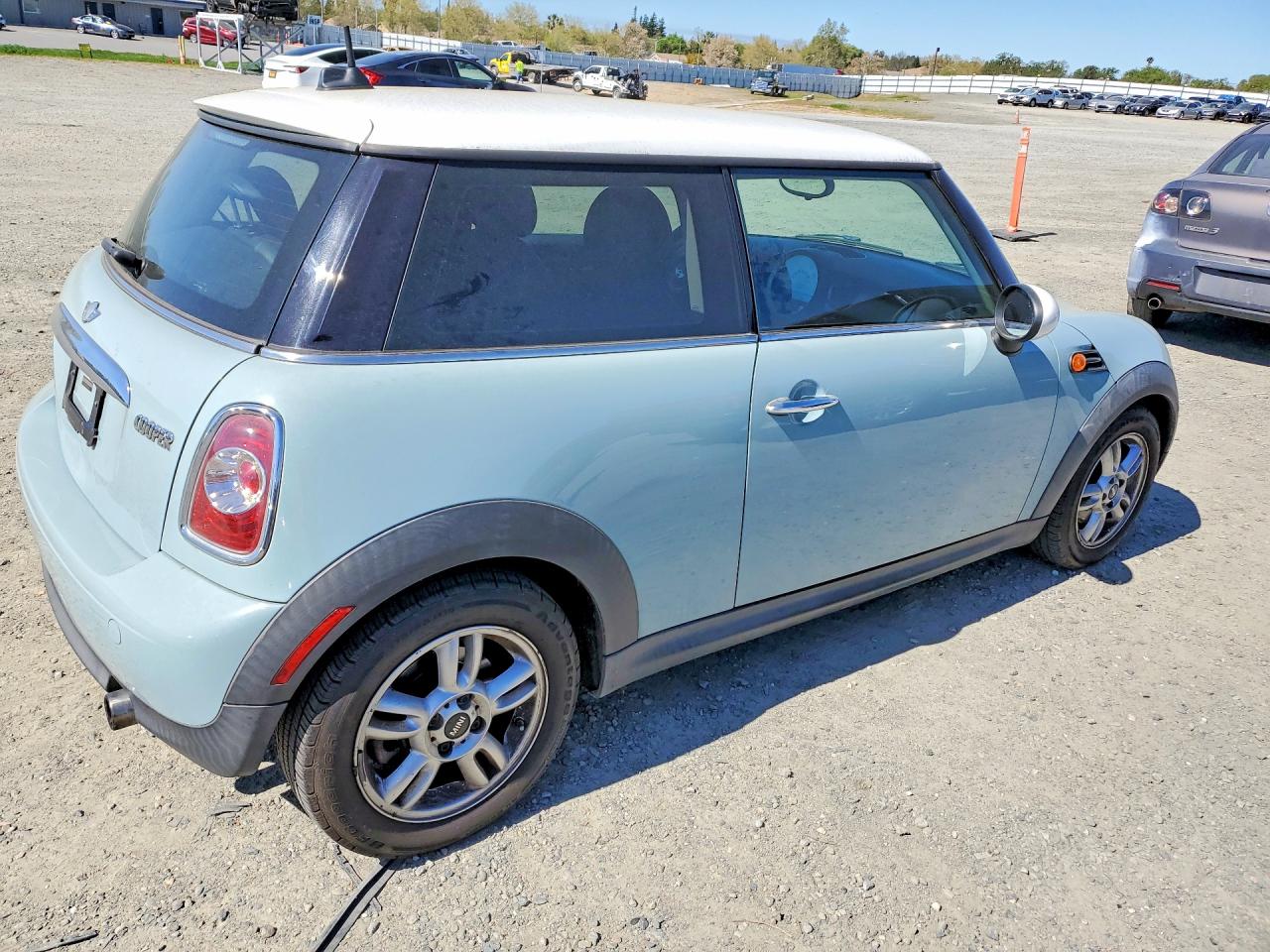 2013 Mini Cooper Turquoise vin: WMWSU3C58DT678082