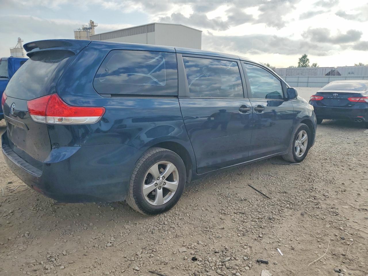 2012 Toyota Sienna Base 7-passenger Blue vin: 5TDKA3DC1CS011280