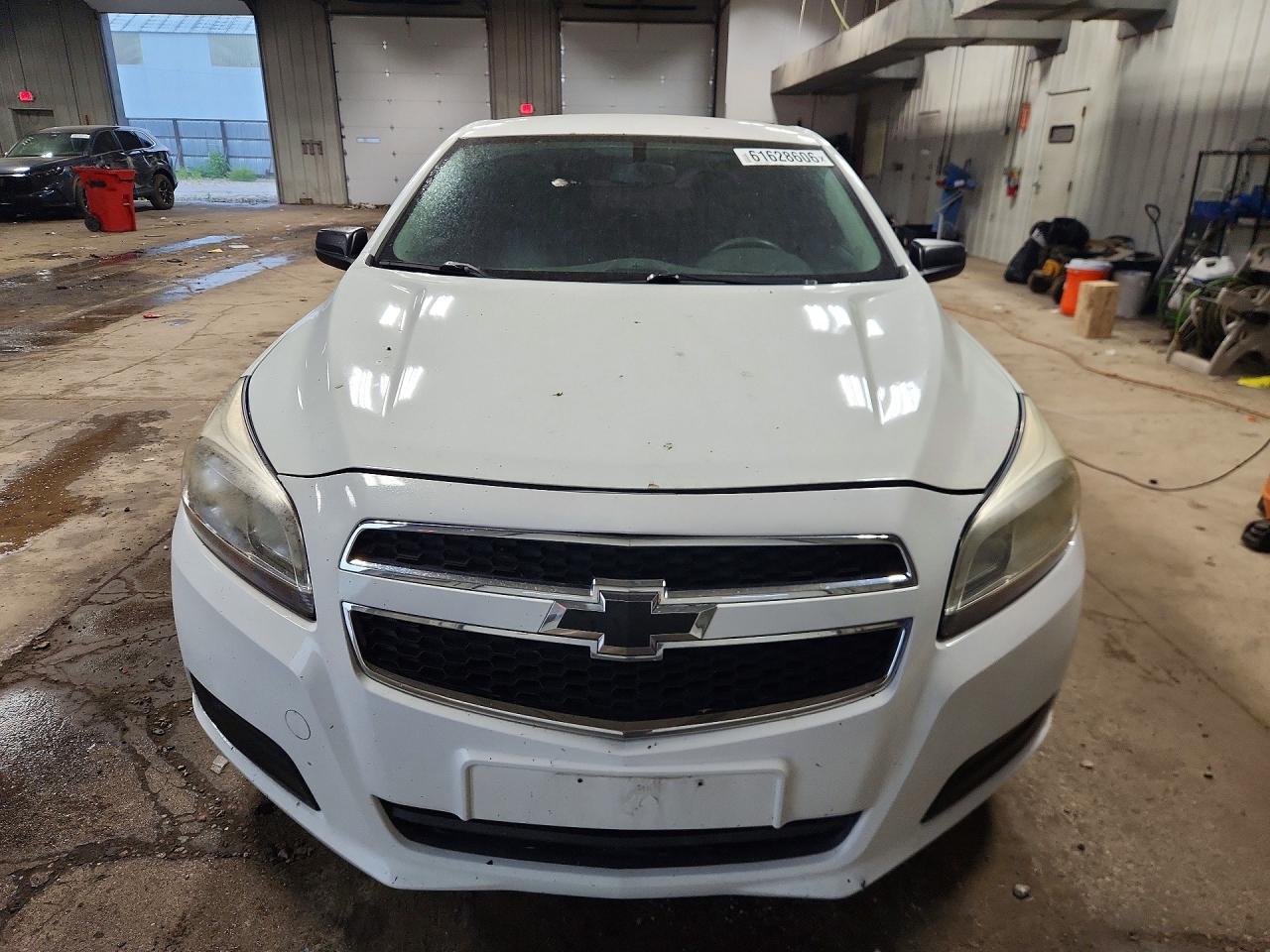 2013 Chevrolet Malibu Ls White vin: 1G11B5SA1DF241725
