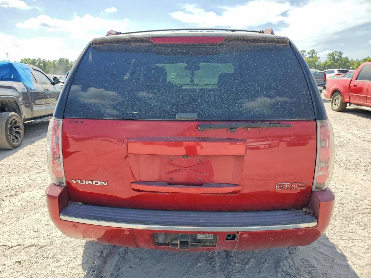 2013 Gmc Yukon Denali Red vin: 1GKS1EEF1DR320143