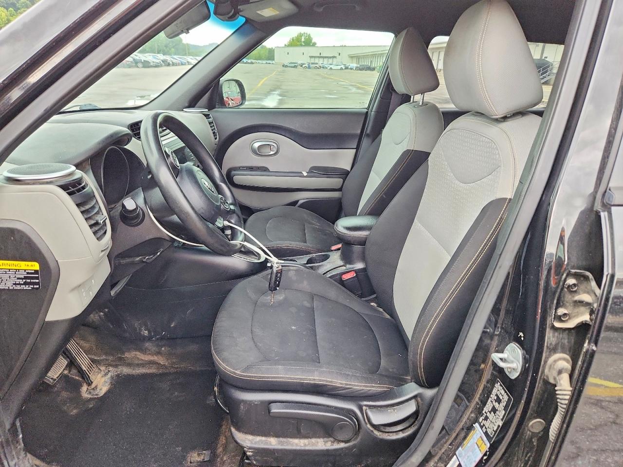 2014 Kia Soul + Black vin: KNDJP3A57E7024368