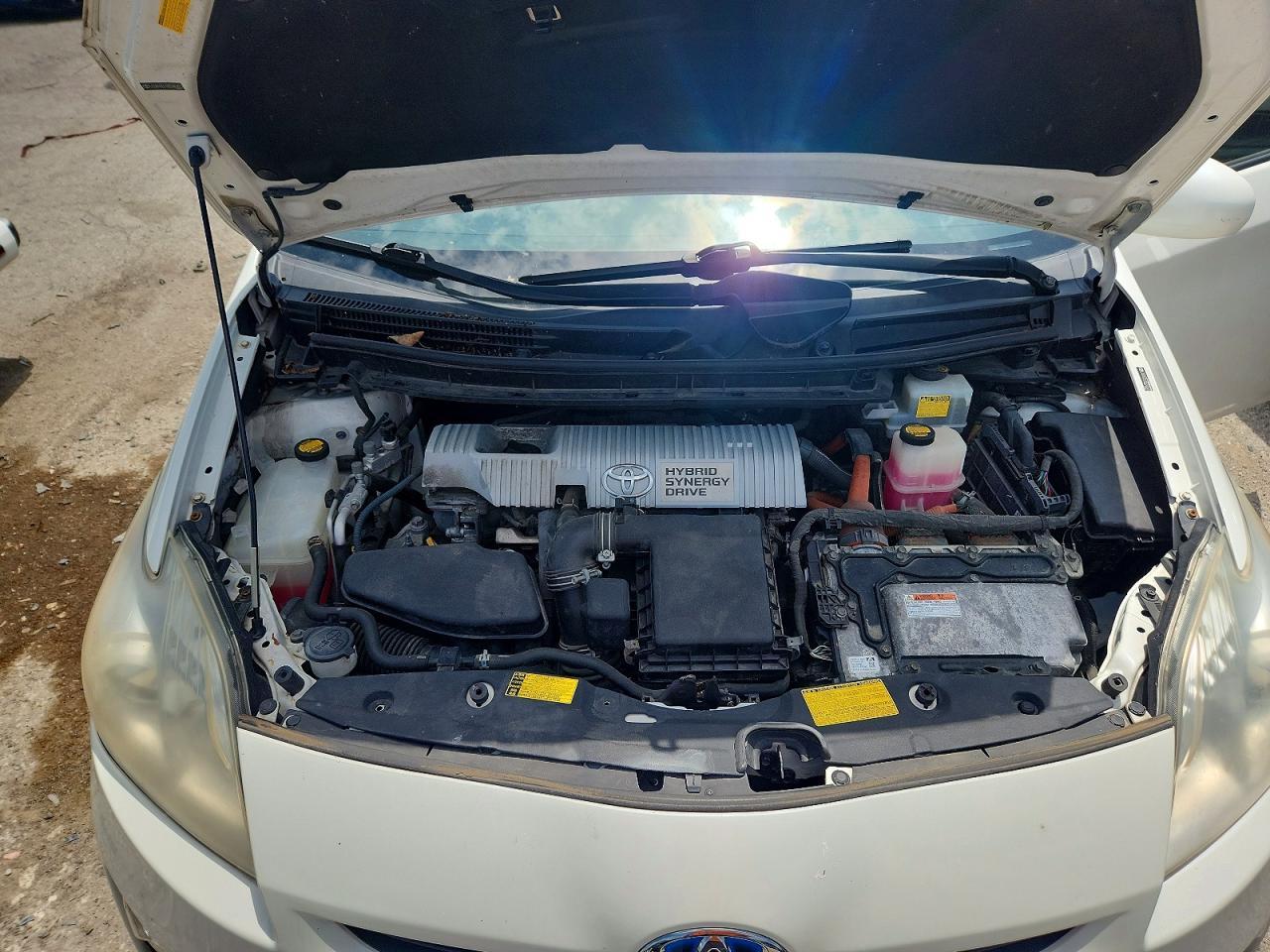 2011 Toyota Prius Two White vin: JTDKN3DU1B5342622