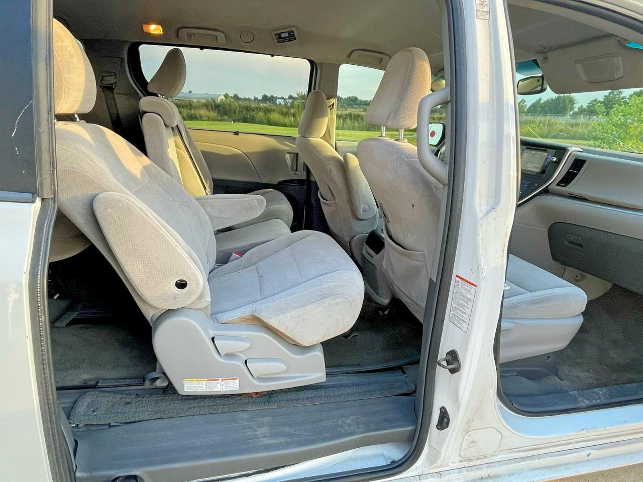 2015 Toyota Sienna Le White vin: 5TDKK3DC3FS547083