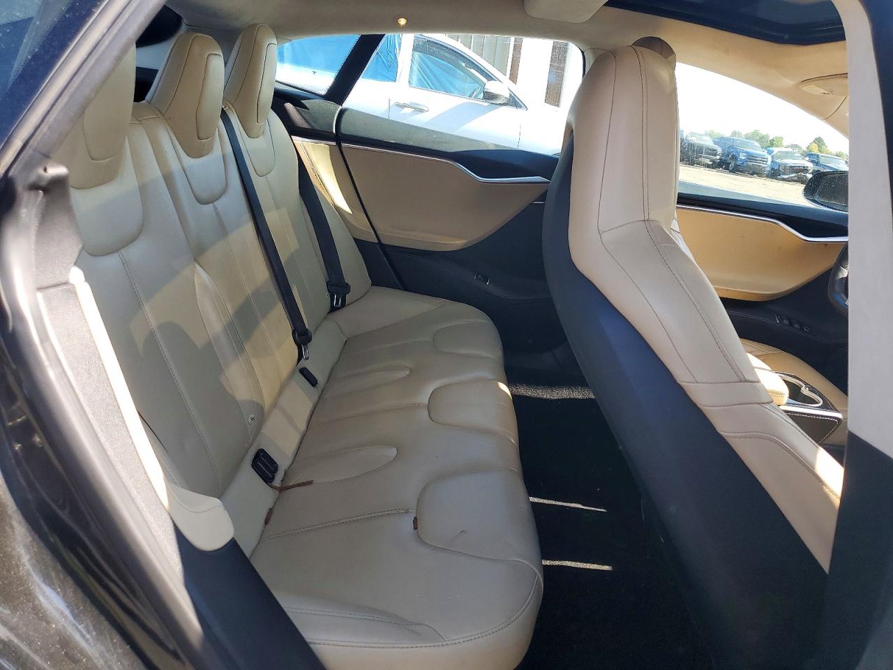 2015 Tesla Model S Black vin: 5YJSA1E25FF112714