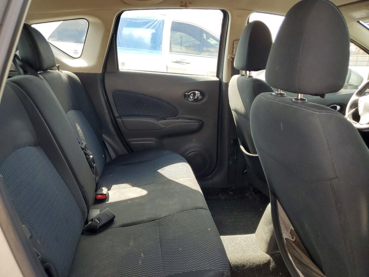 2015 Nissan Versa Note Sv Silver vin: 3N1CE2CP1FL400005