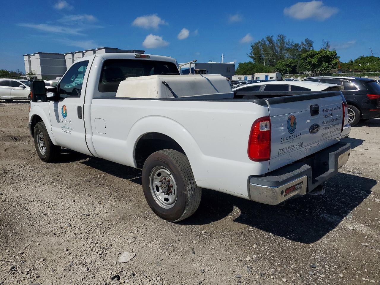 2015 Ford F250 Super Duty White vin: 1FTBF2A66FEC54684