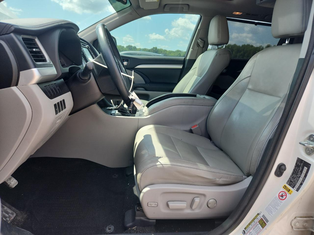 2015 Toyota Highlander Xle White vin: 5TDJKRFH7FS113224