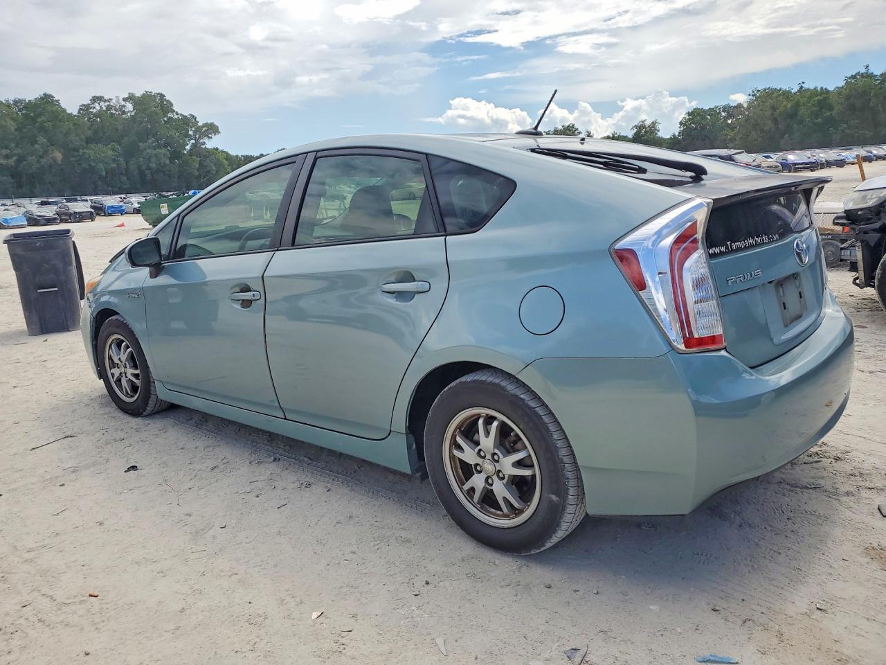 2014 Toyota Prius Three Green vin: JTDKN3DU4E1818180