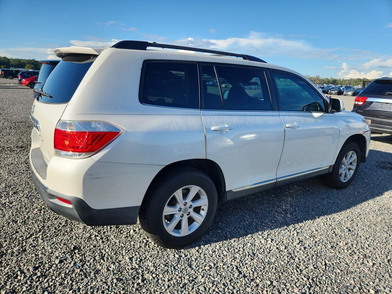 2012 Toyota Highlander Base White vin: 5TDZA3EH5CS022999