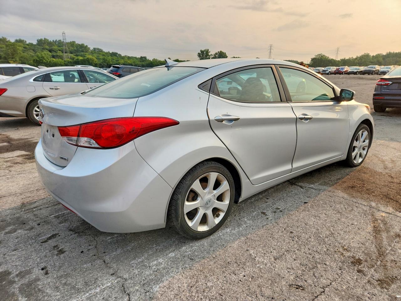 2012 Hyundai Elantra Limited Серебряный vin: KMHDH4AE5CU385320