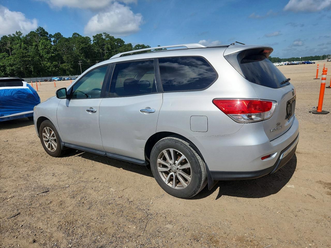 2015 Nissan Pathfinder S Silver vin: 5N1AR2MN5FC709117