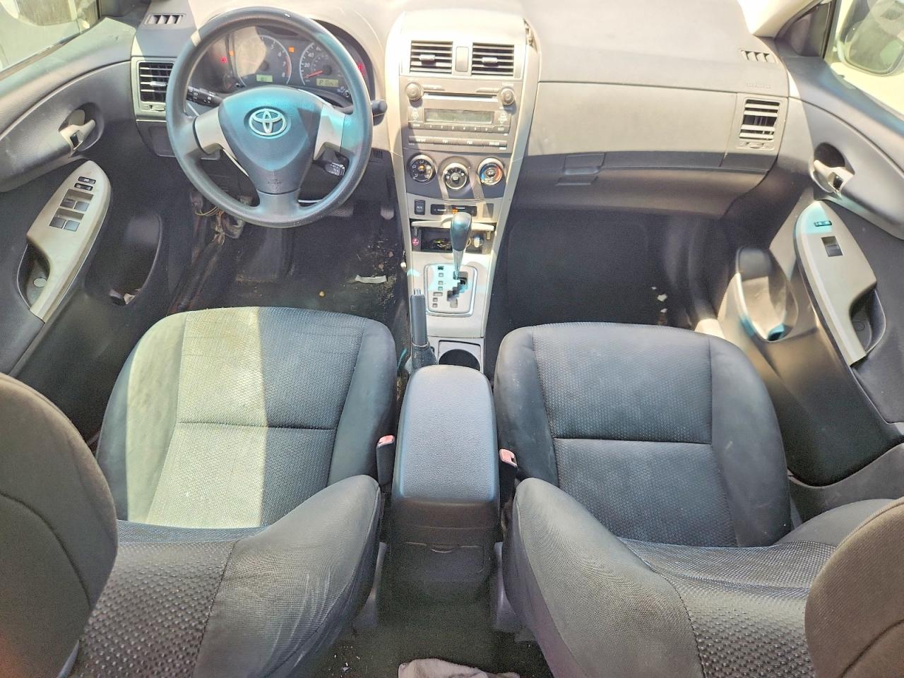 2010 Toyota Corolla S Белый vin: 1NXBU4EE5AZ200130