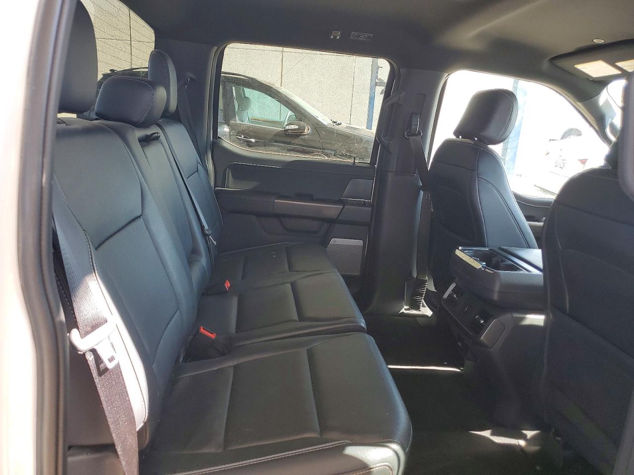2025 Ford F150 Lariat 4wd 5.0l V8 Crew Cab Белый vin: 1FTFW5L56SKE96779