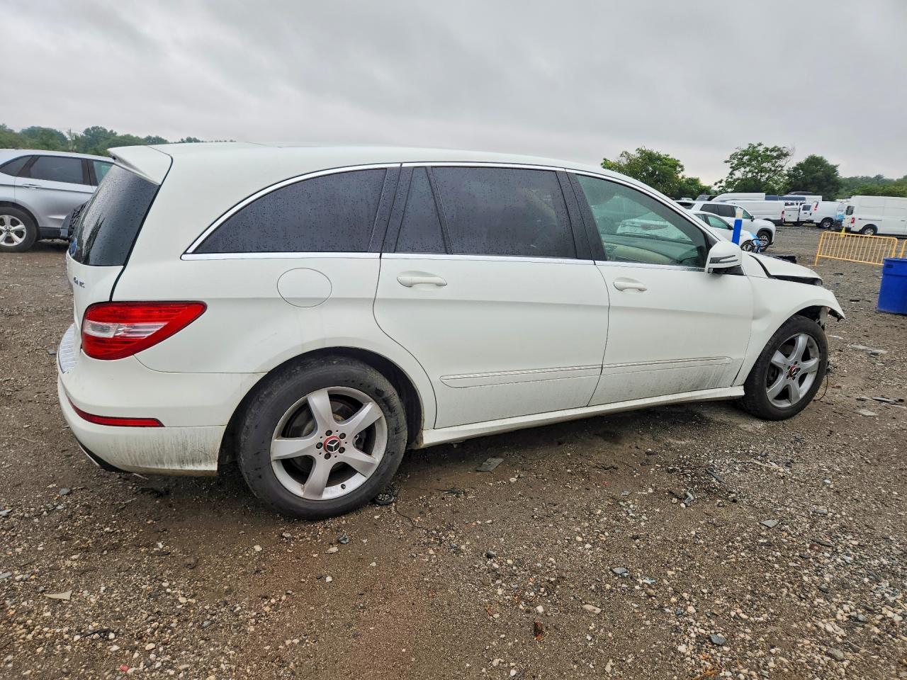 2011 Mercedes-benz R 350 4matic White vin: 4JGCB6FE8BA128461