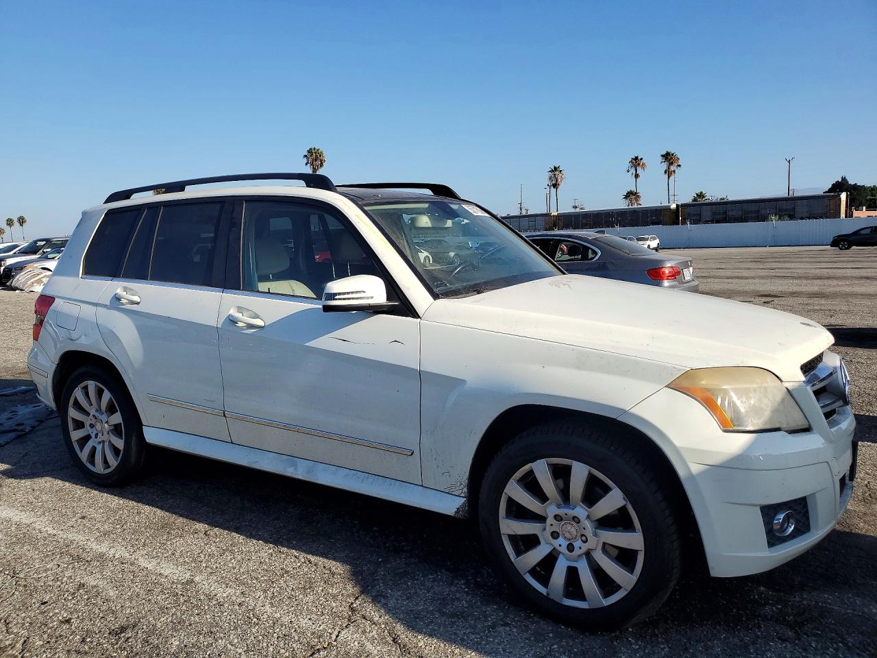 2010 Mercedes-benz Glk 350 White vin: WDCGG5GB3AF484219