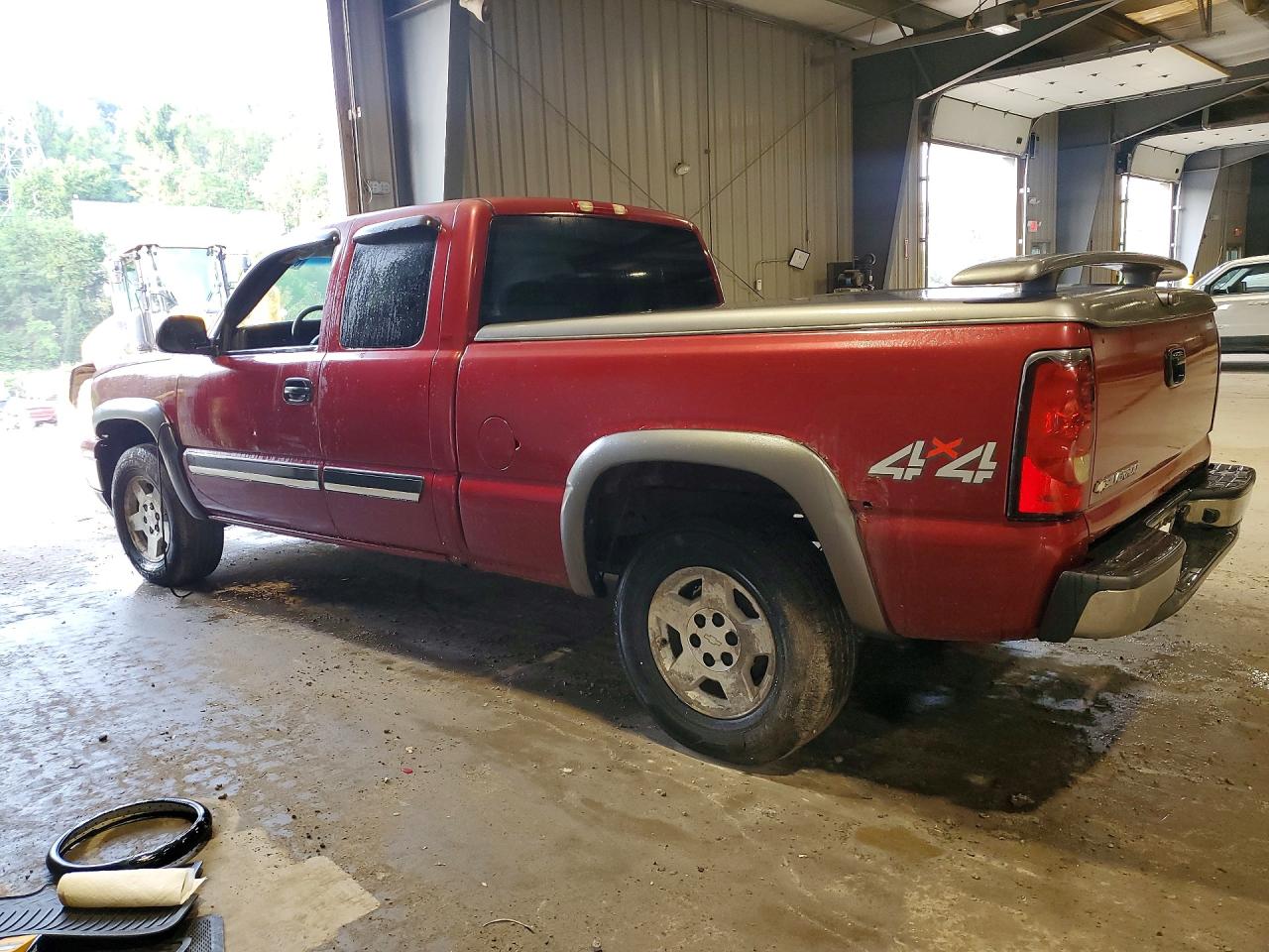 2006 Chevrolet Silverado K1500 Red vin: 1GCEK19V76Z248982