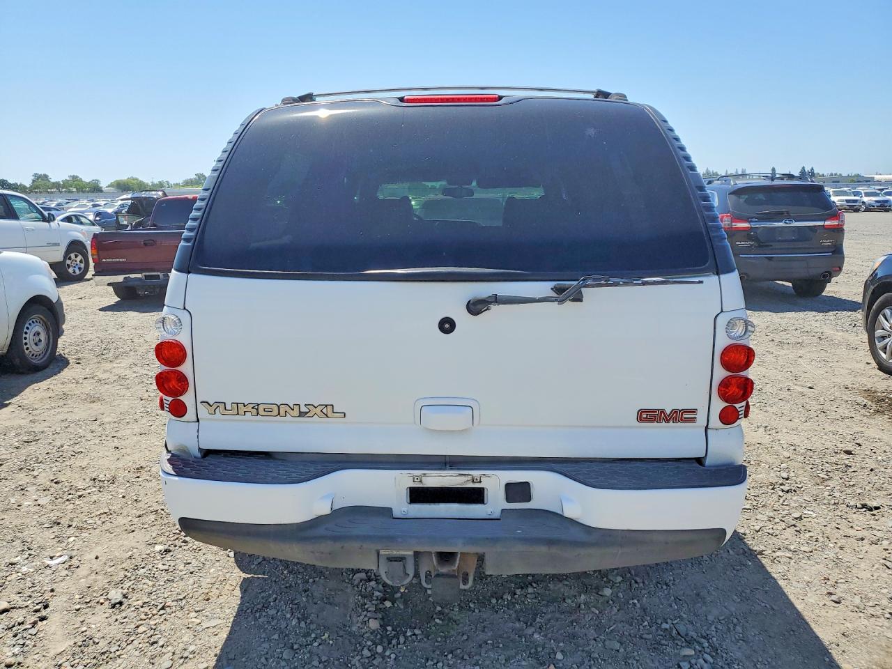 2002 Gmc Denali Xl K1500 White vin: 1GKFK66U02J171804