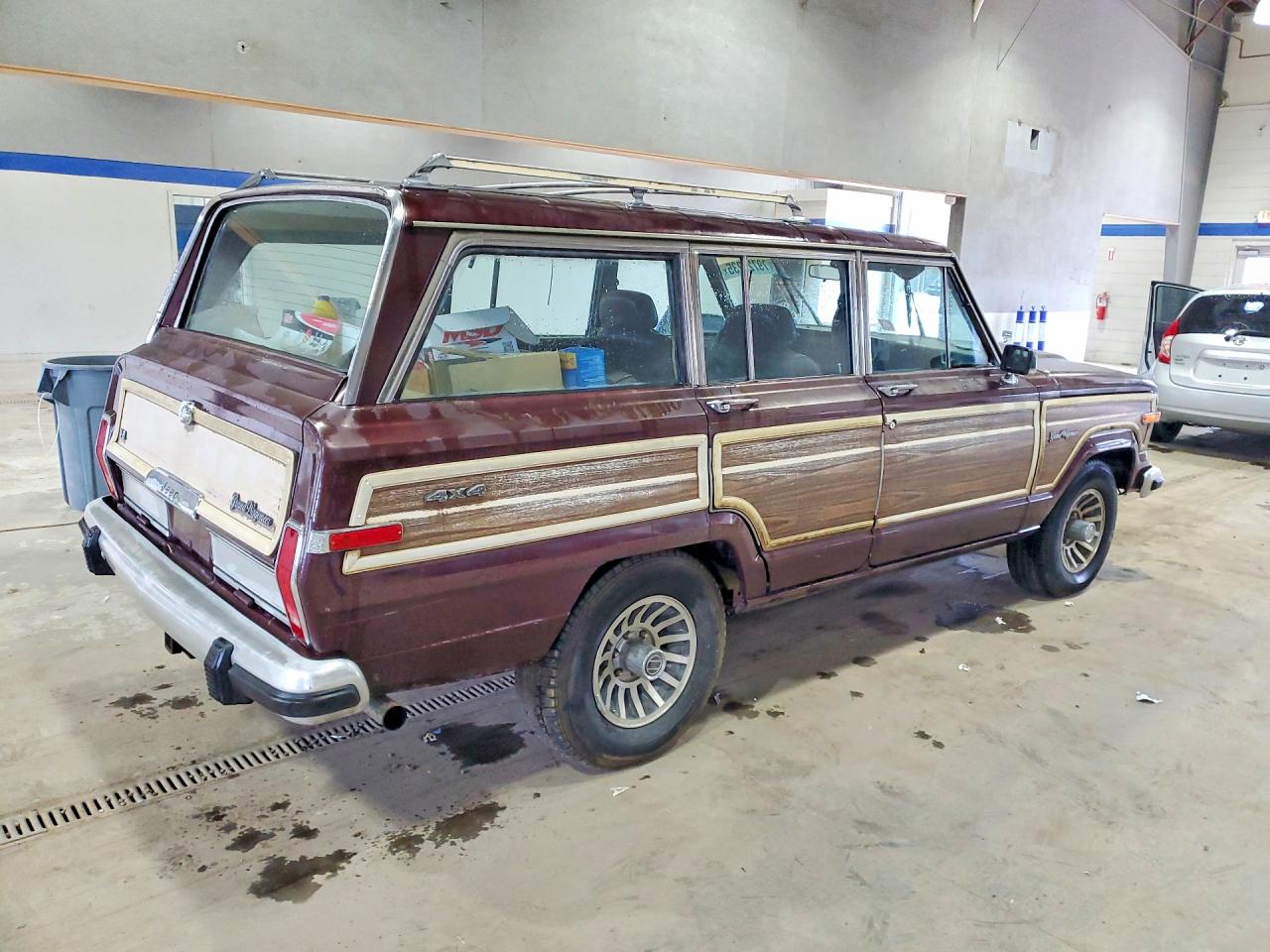 1988 Jeep Grand Wagoneer Brown vin: 1JCNJ15U1JT058363