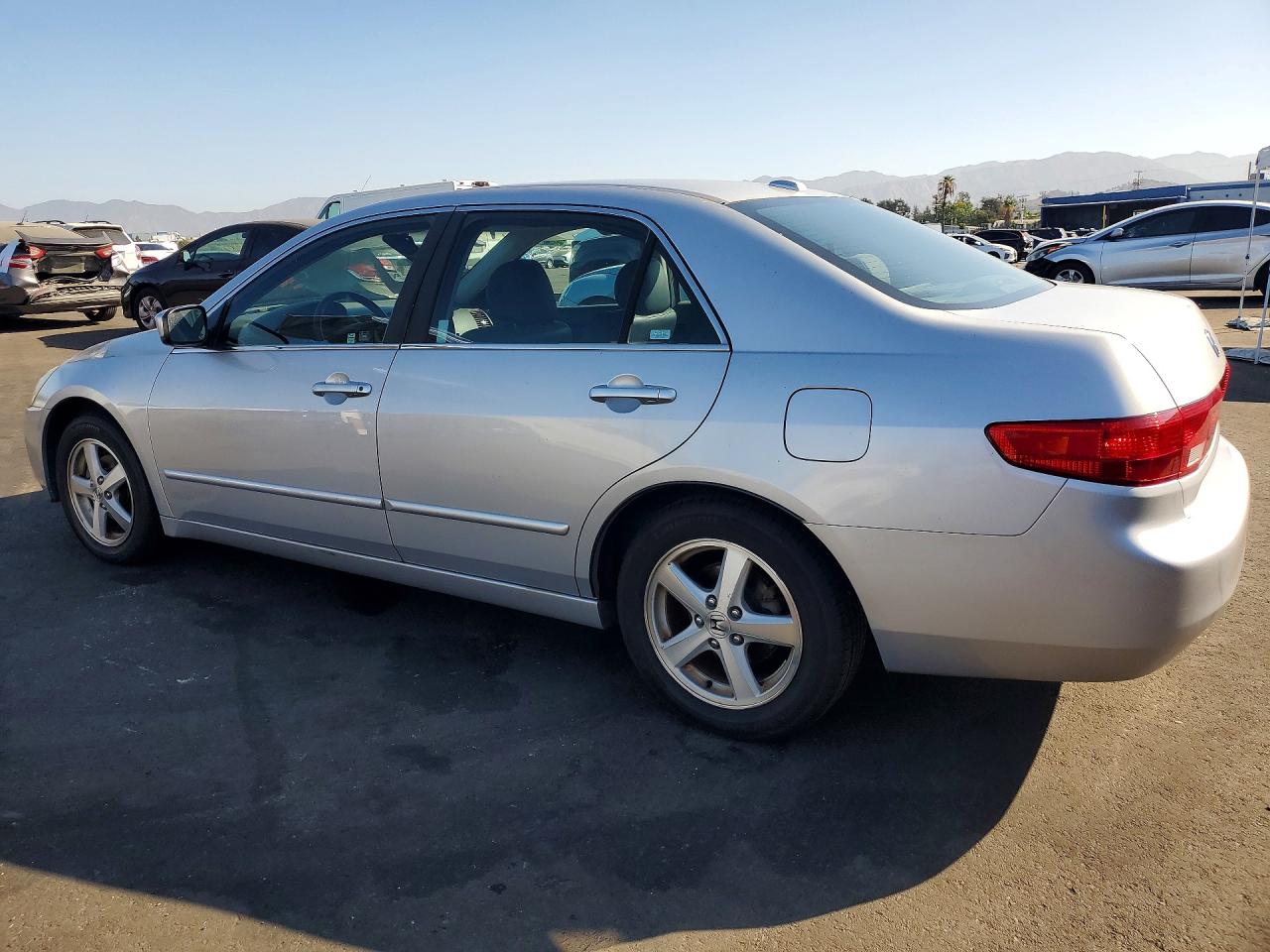 2005 Honda Accord Ex Silver vin: 1HGCM568X5A065677