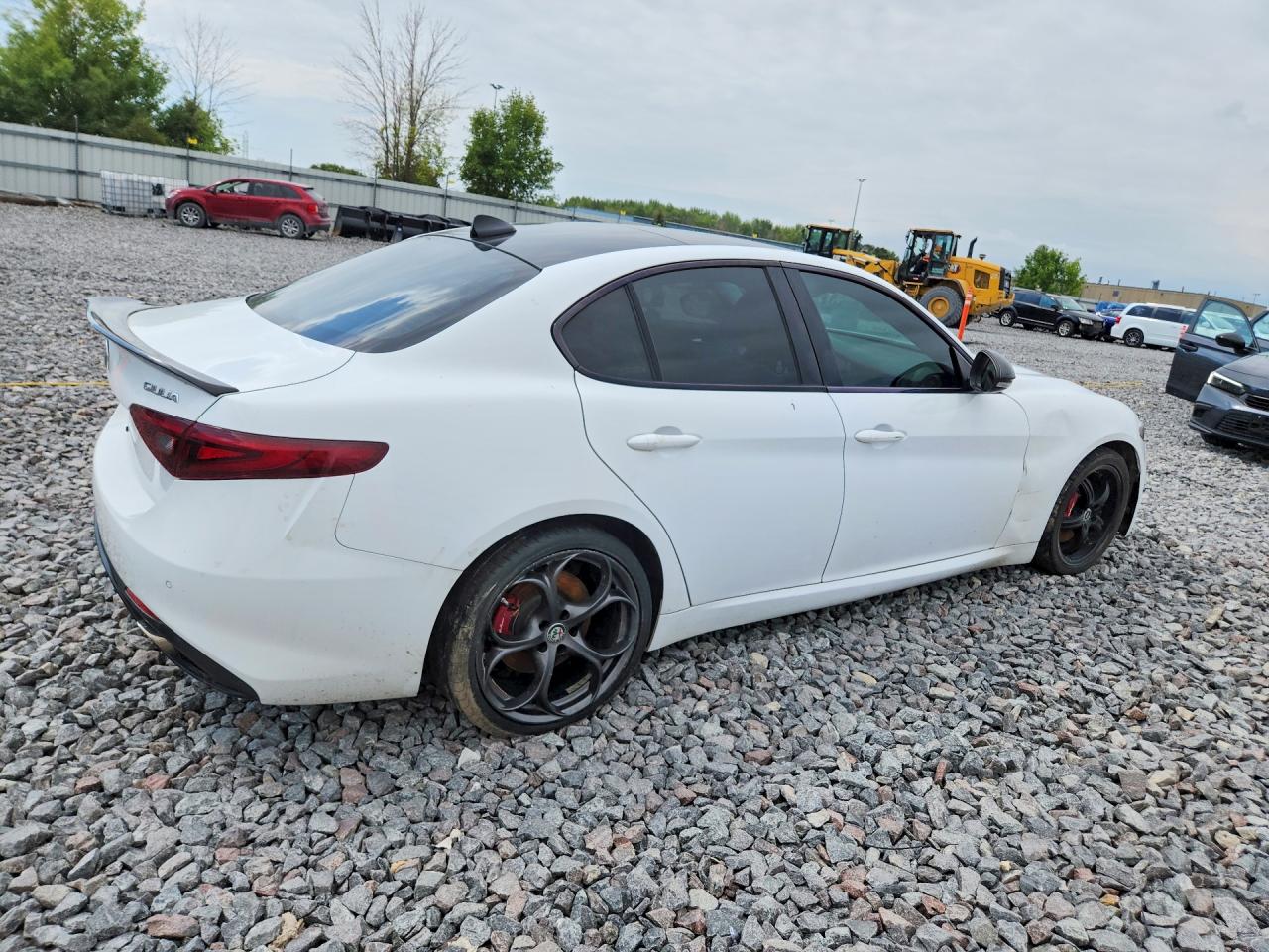 2017 Alfa Romeo Giulia Ti White vin: ZARFAECN7H7554866