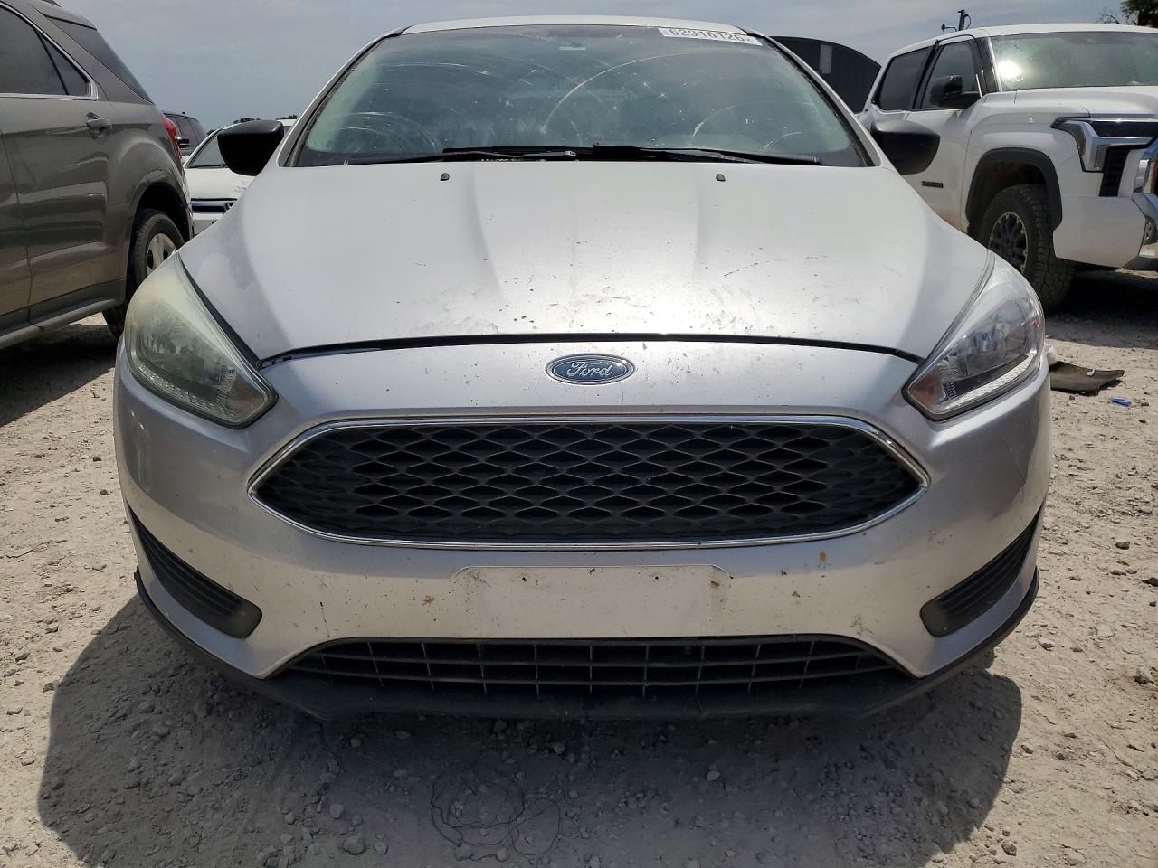 2015 Ford Focus S Silver vin: 1FADP3E27FL275015