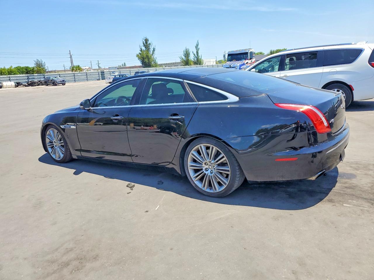 2012 Jaguar Xj Supercharged Черный vin: SAJWA1GE5CMV34303