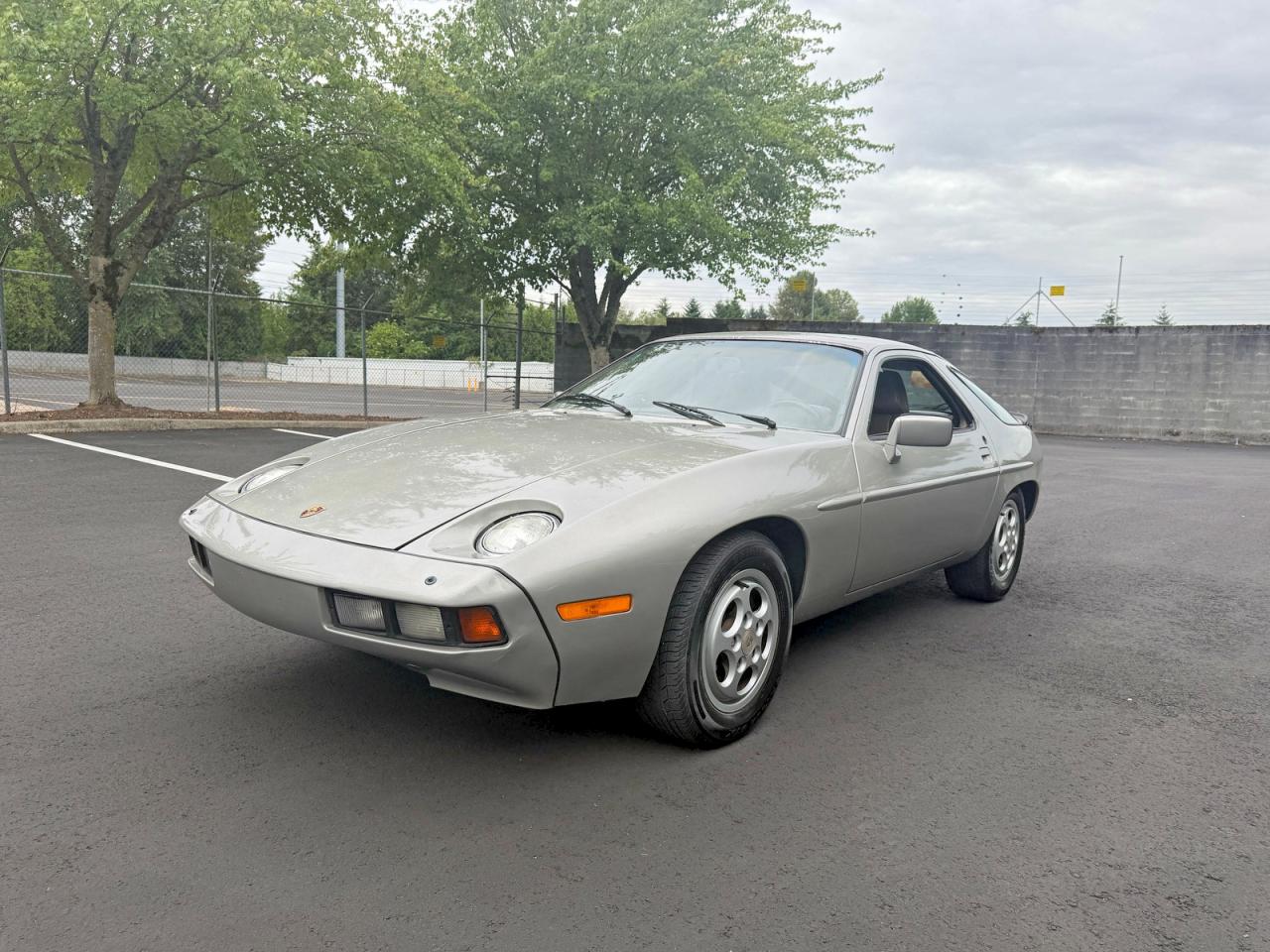1982 Porsche 928 Silver vin: WP0JA092XCS820309