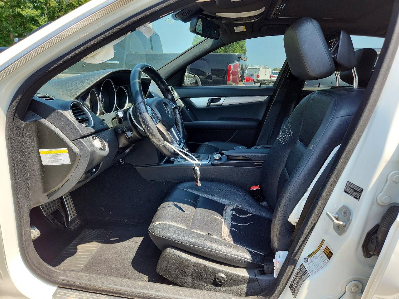 2014 Mercedes-benz C 300 4matic White vin: WDDGF8AB3EG228655