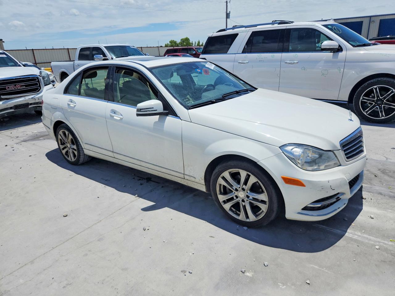 2013 Mercedes-benz C 250 White vin: WDDGF4HB4DA783145