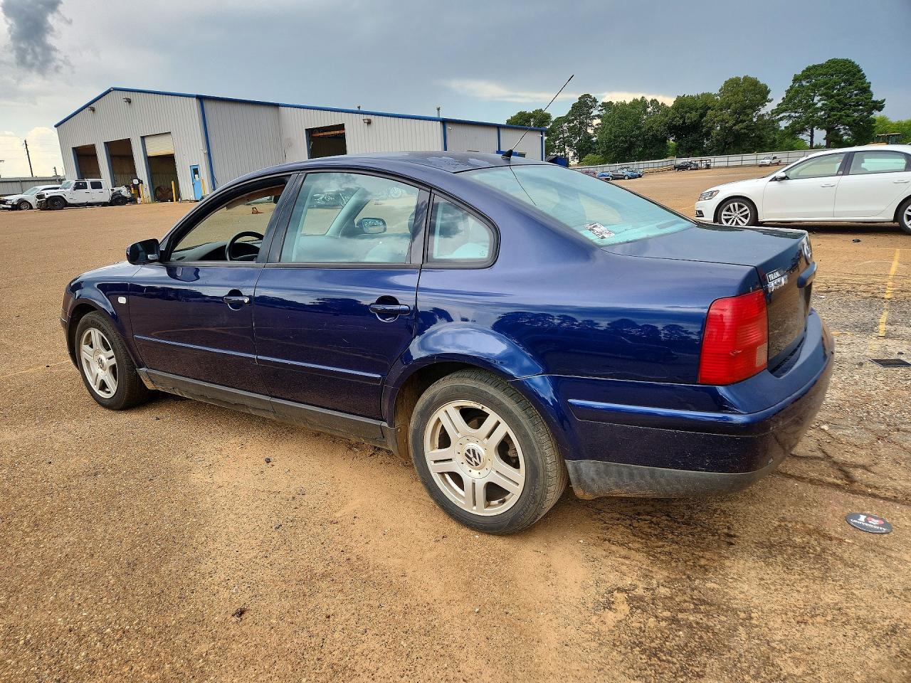 2001 Volkswagen Passat Glx Blue vin: WVWBH63B81P028526