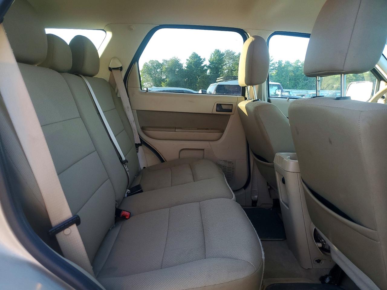 2010 Ford Escape Xlt Beige vin: 1FMCU0D72AKA54491
