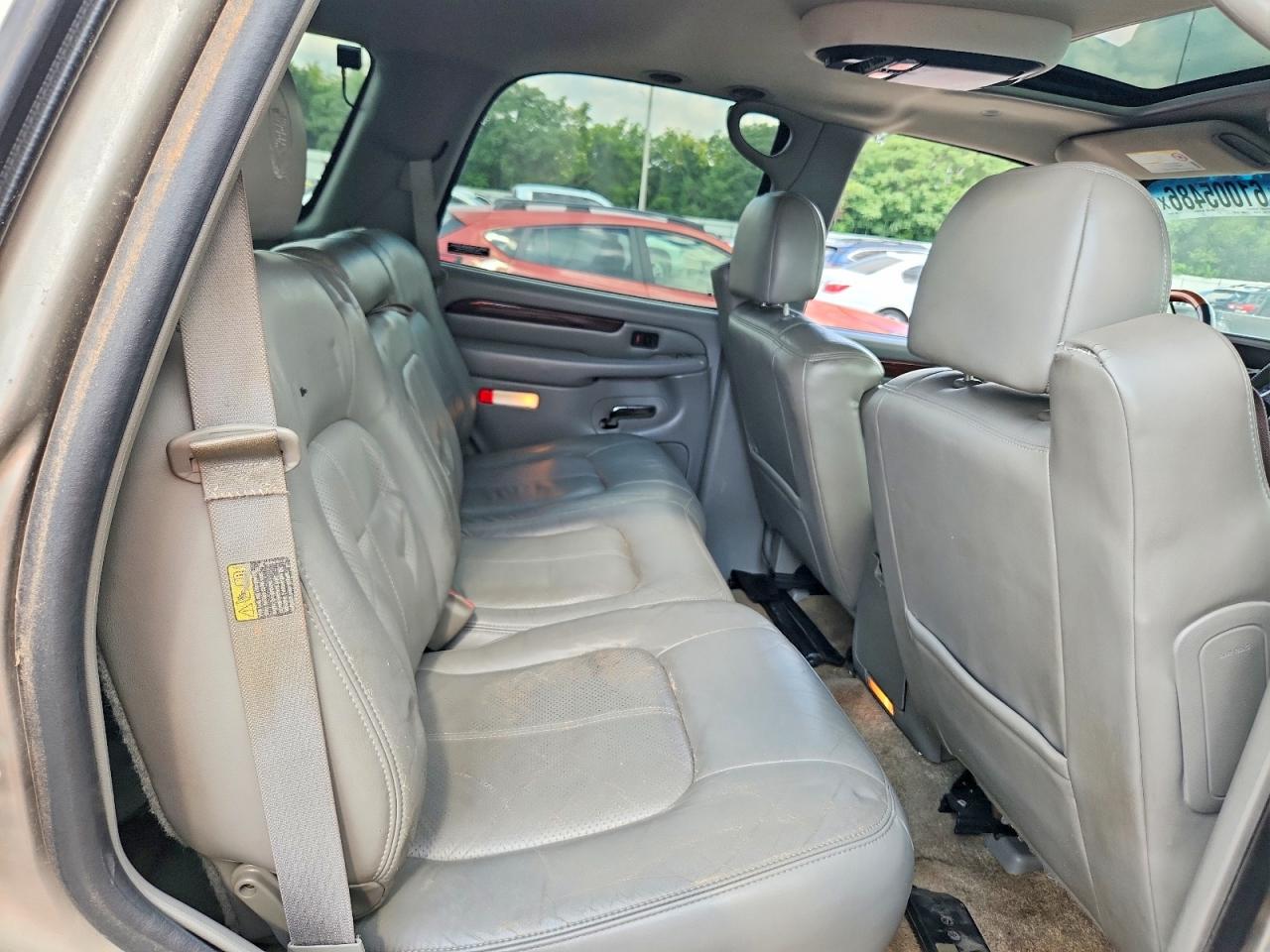 2002 Cadillac Escalade Luxury Tan vin: 1GYEK63N32R144113