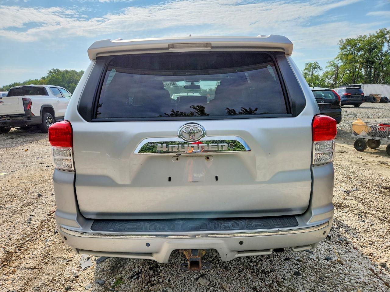 2011 Toyota 4runner Sr5 Silver vin: JTEBU5JR6B5069087