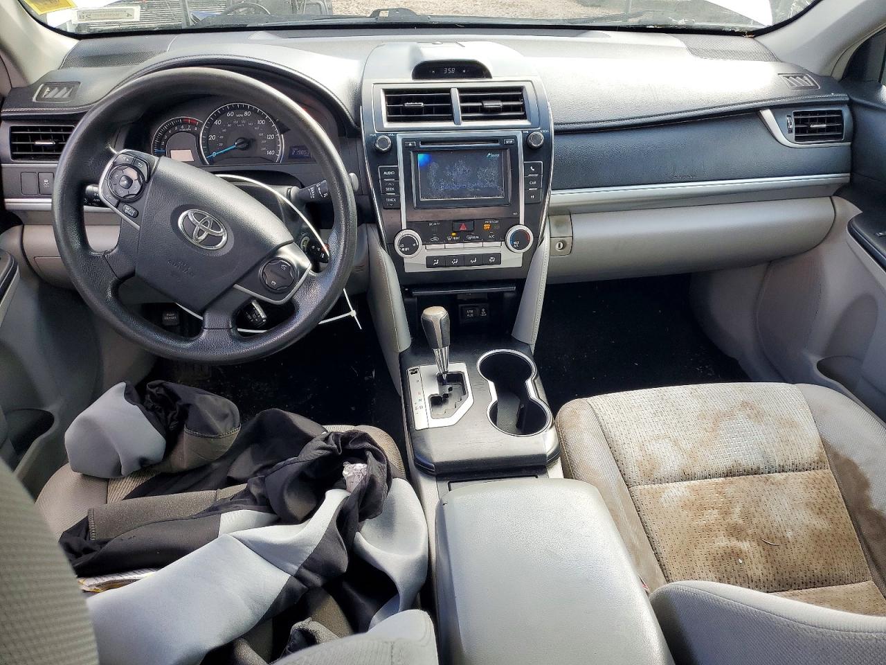 2014 Toyota Camry Le Серебряный vin: 4T4BF1FK8ER361953