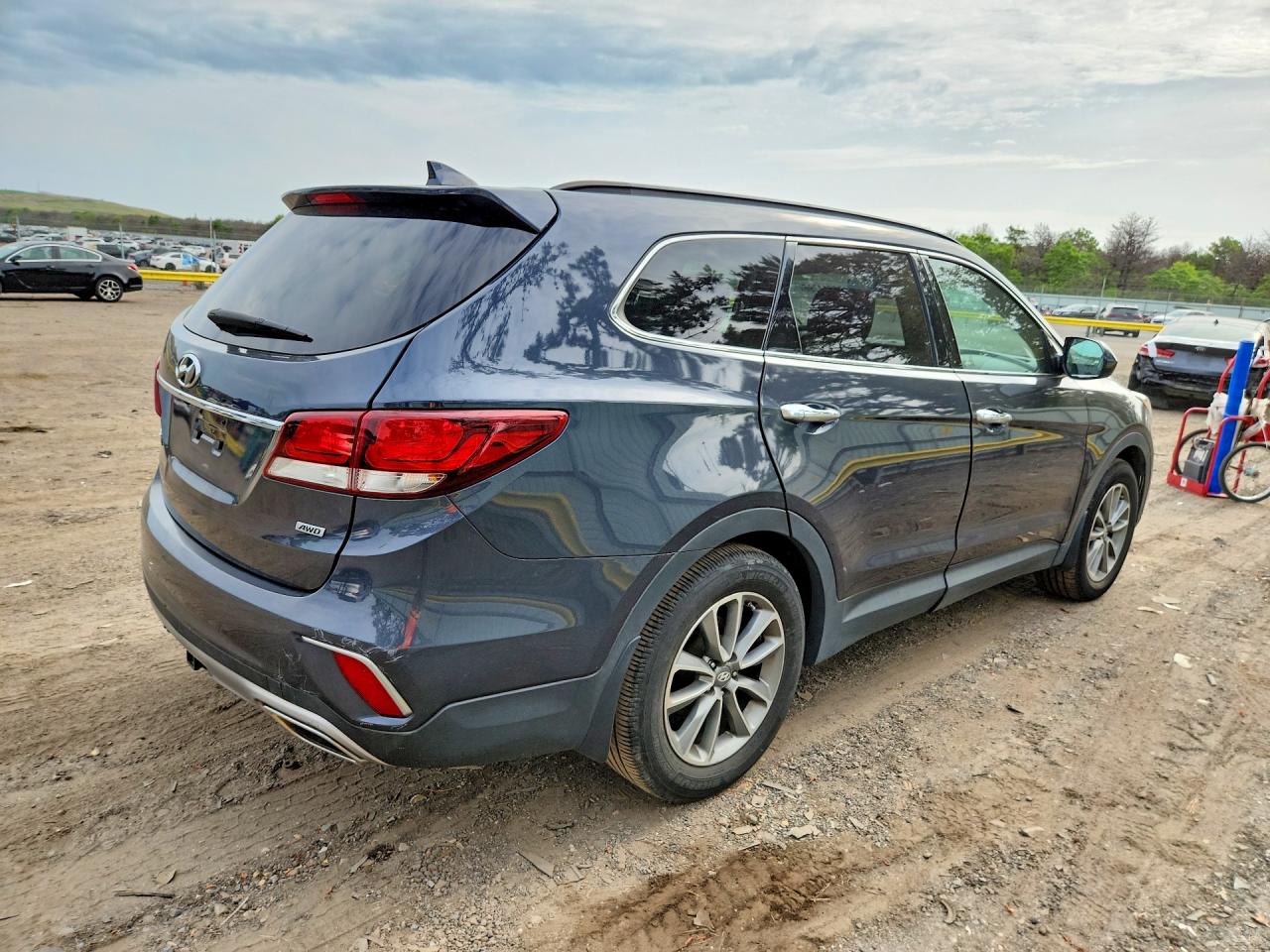 2017 Hyundai Santa Fe Se Серый vin: KM8SMDHF2HU191739
