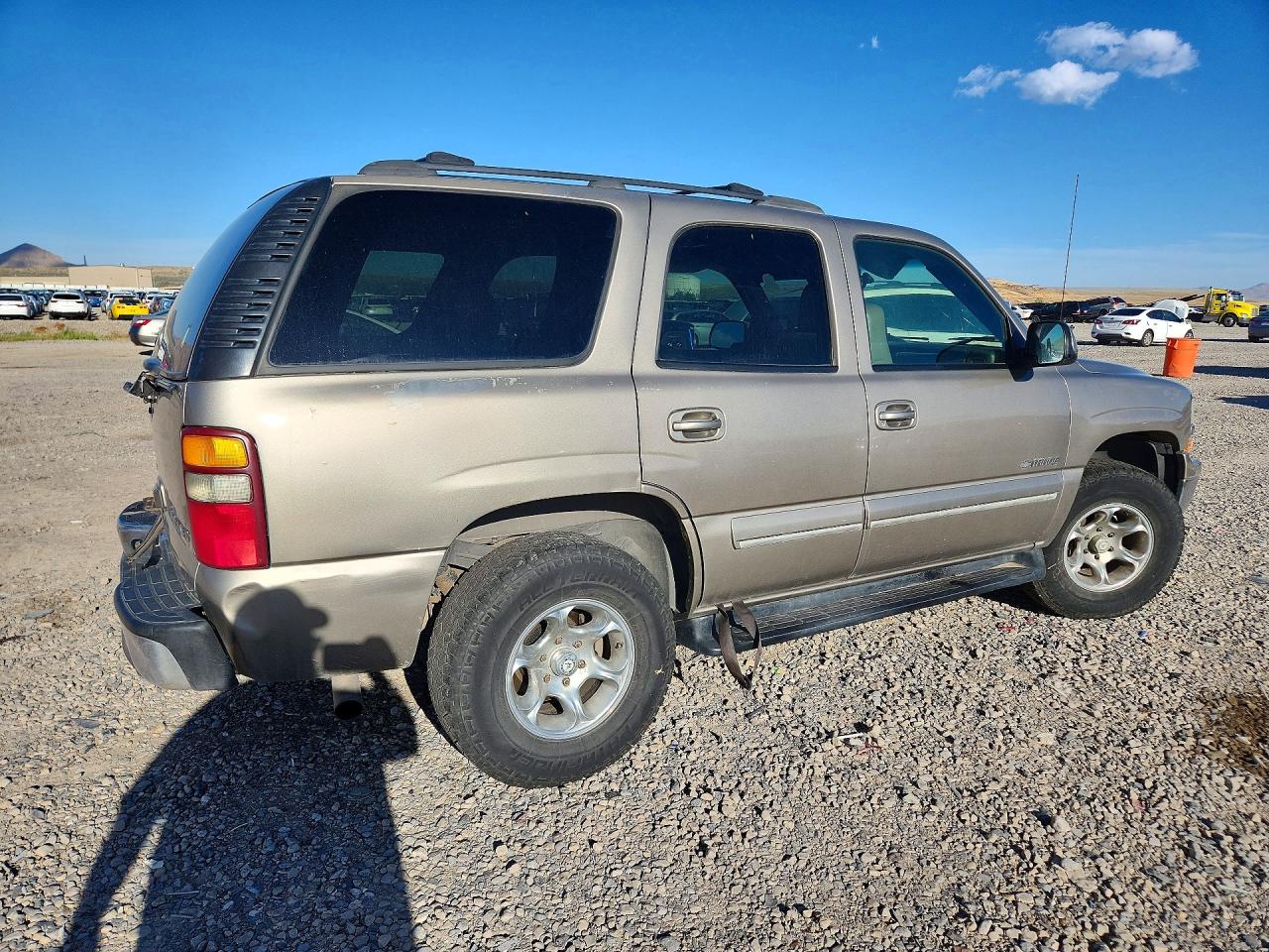2002 Chevrolet Tahoe K1500 Gold vin: 1GNEK13Z42J302251