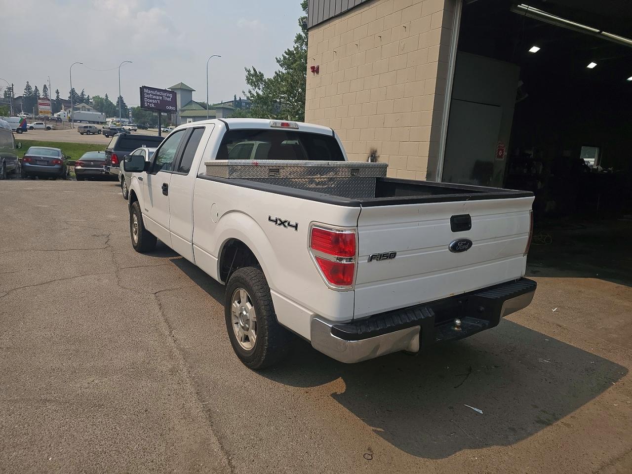 2014 Ford F150 Super Cab White vin: 1FTFX1ET1EFC44369