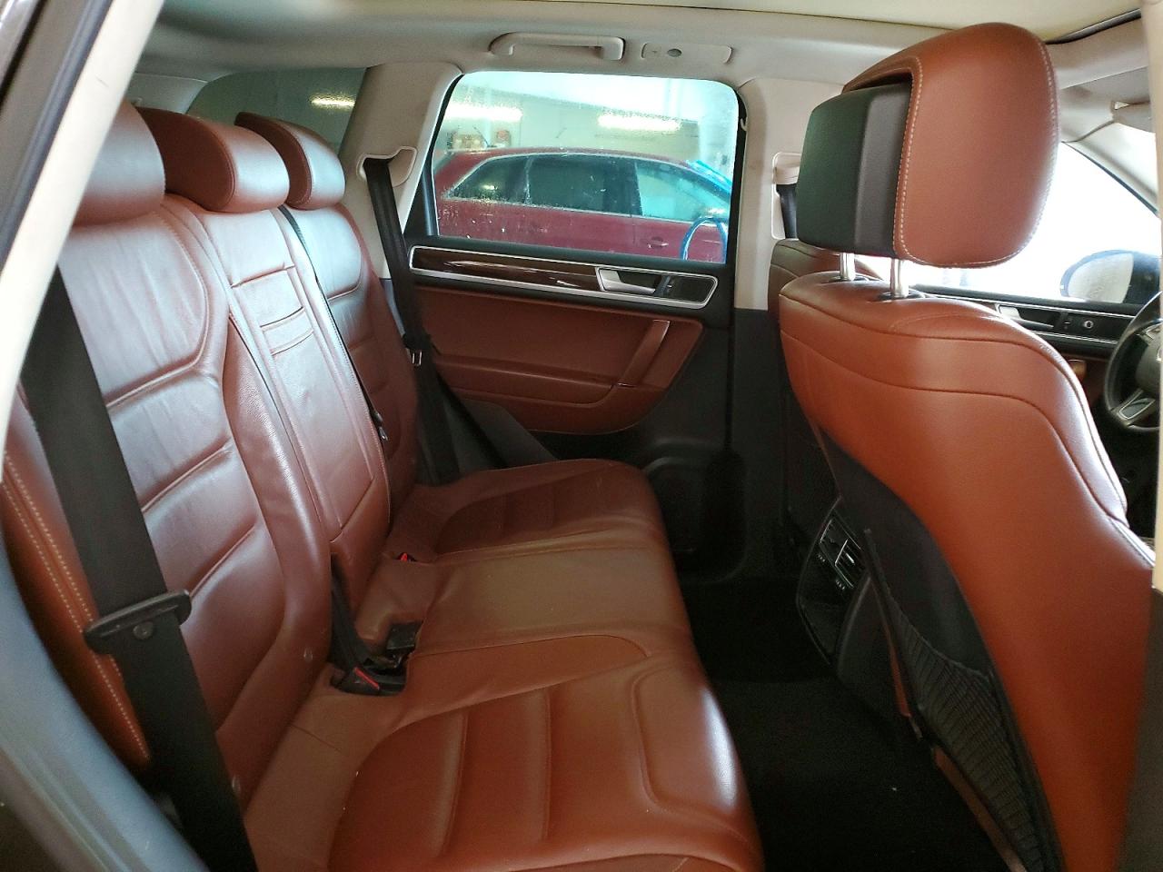 2015 Volkswagen Touareg V6 Brown vin: WVGEF9BP8FD006824