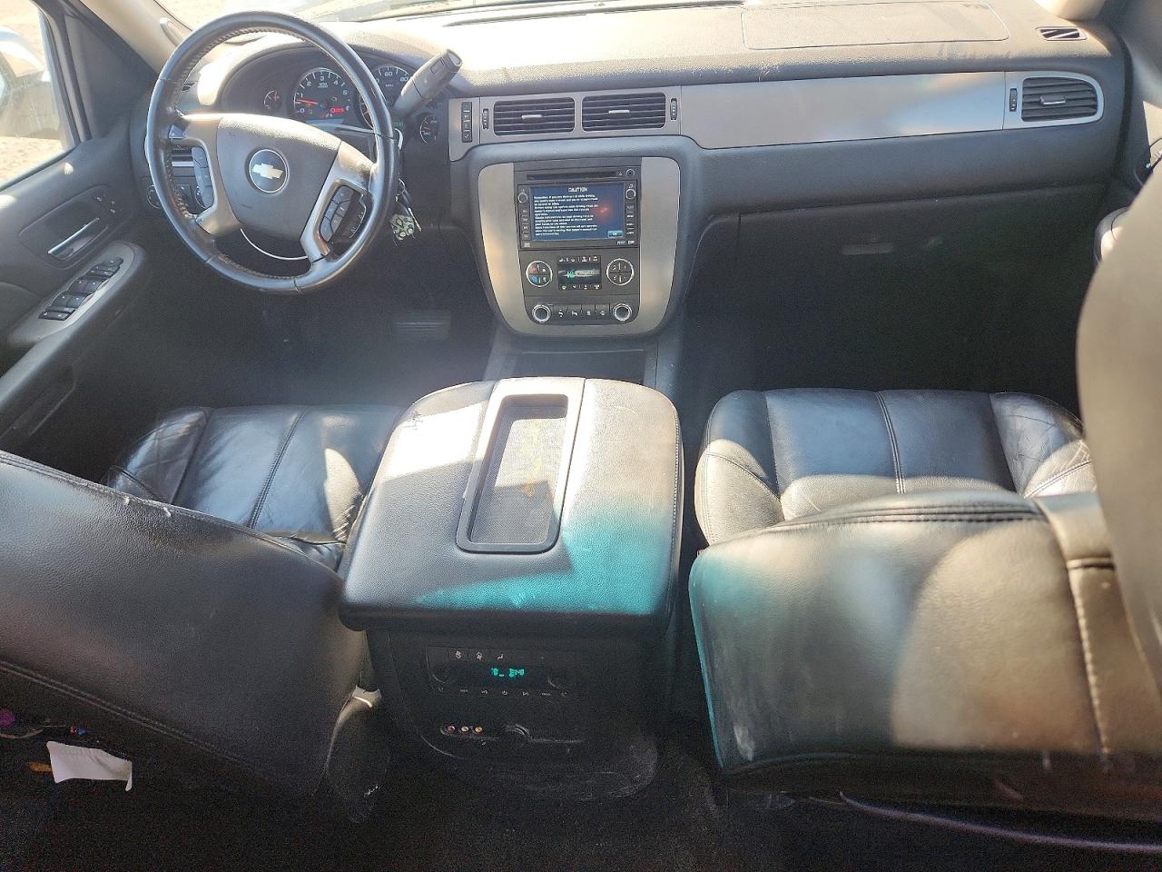 2008 Chevrolet Suburban K1500 Ls White vin: 3GNFK16398G121202
