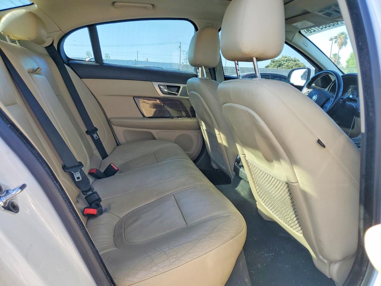 2013 Jaguar Xf White vin: SAJWA0ES2DPS82304