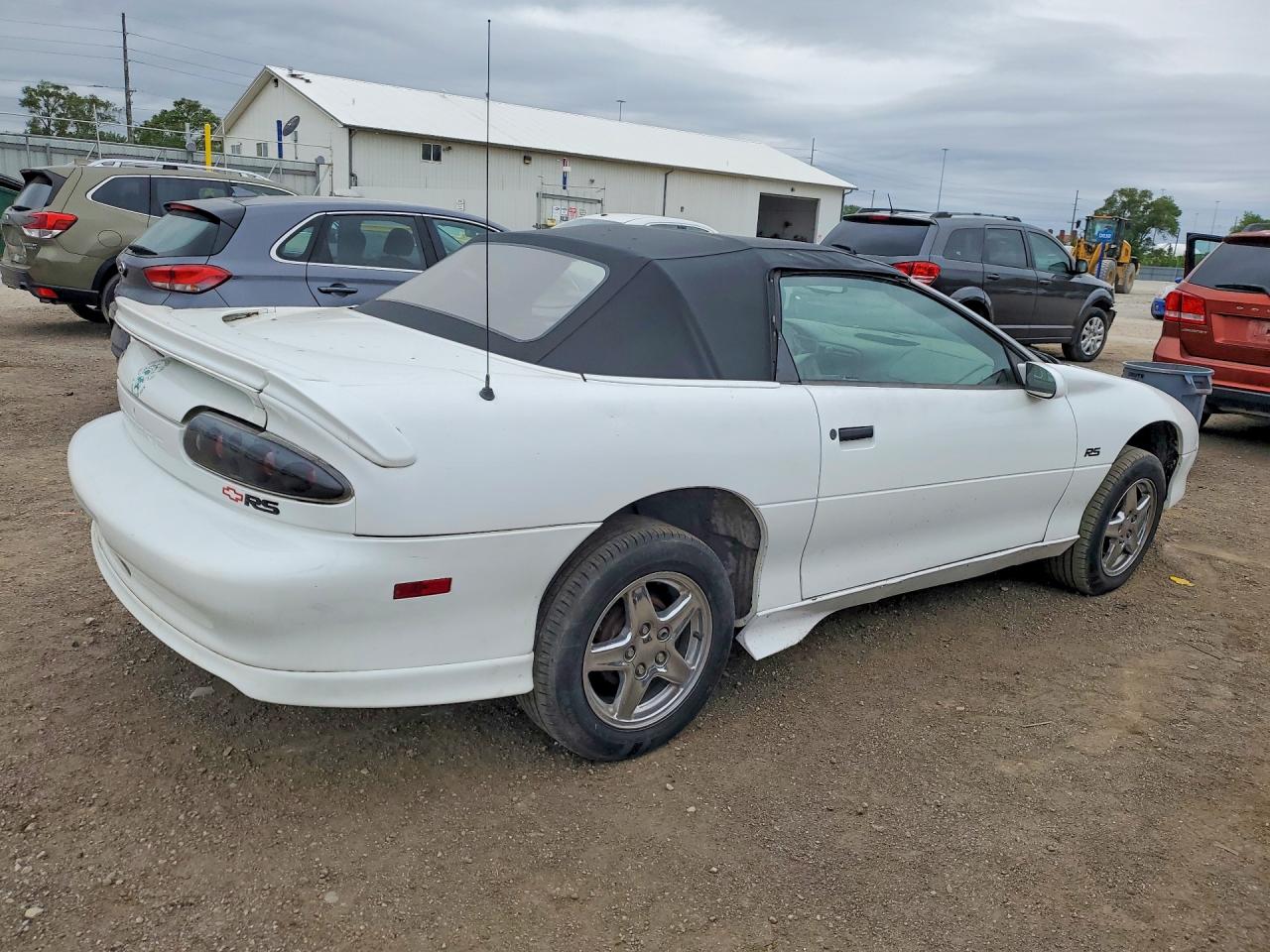 1997 Chevrolet Camaro Base Белый vin: 2G1FP32K2V2106454