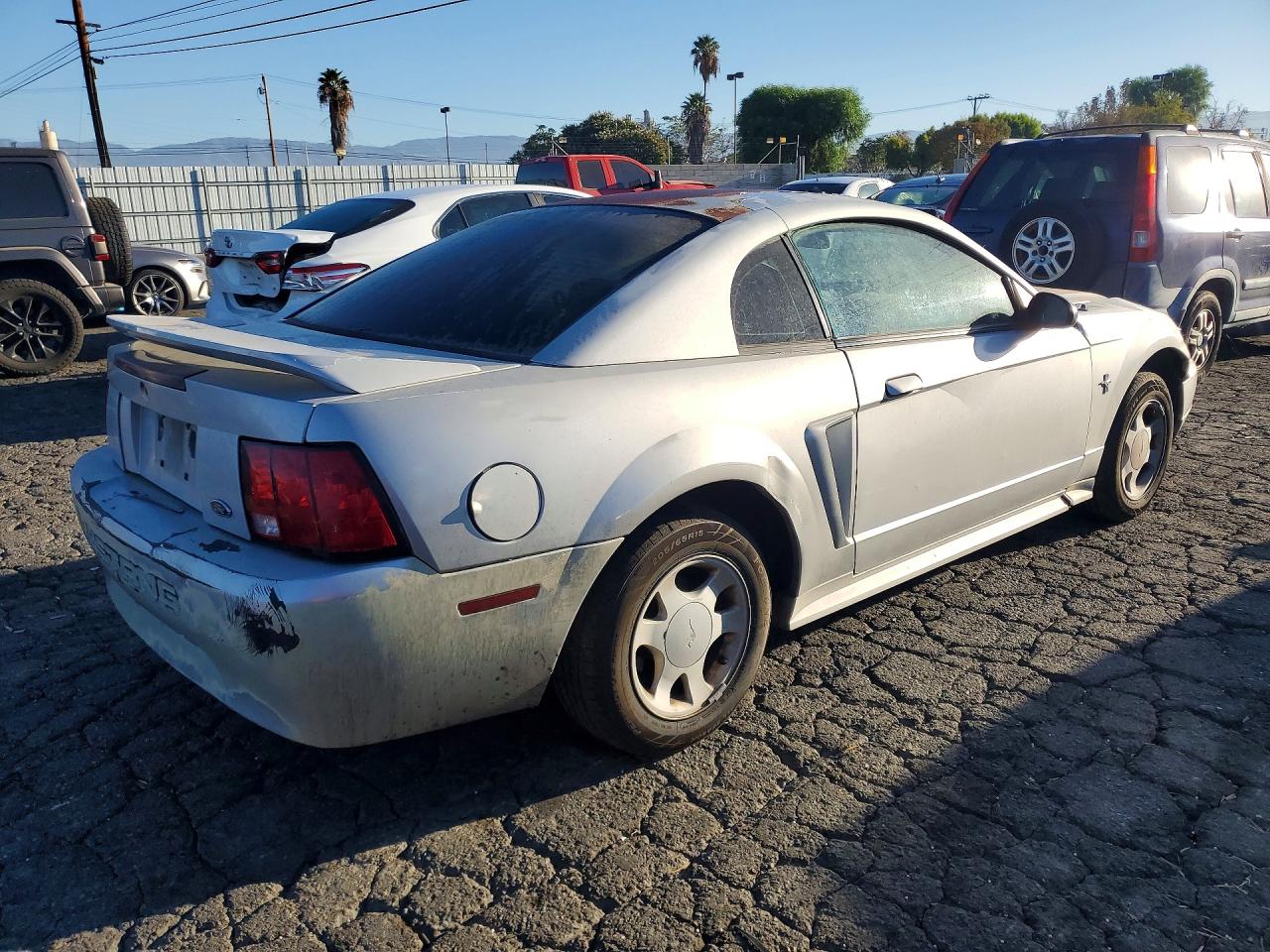 2000 Ford Mustang Серебряный vin: 1FAFP4043YF315308