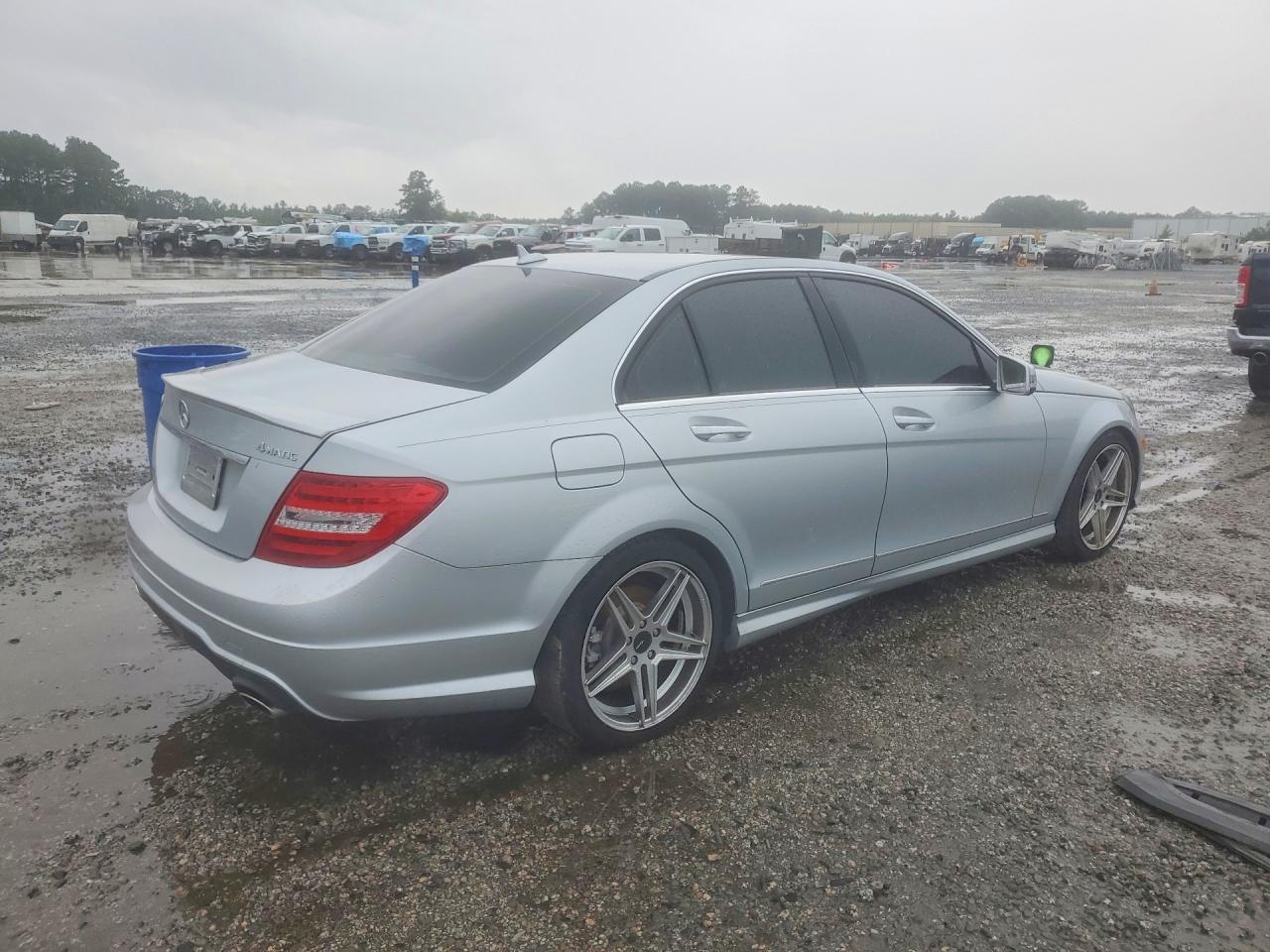2013 Mercedes-benz C 300 4matic Серебряный vin: WDDGF8AB2DR256563