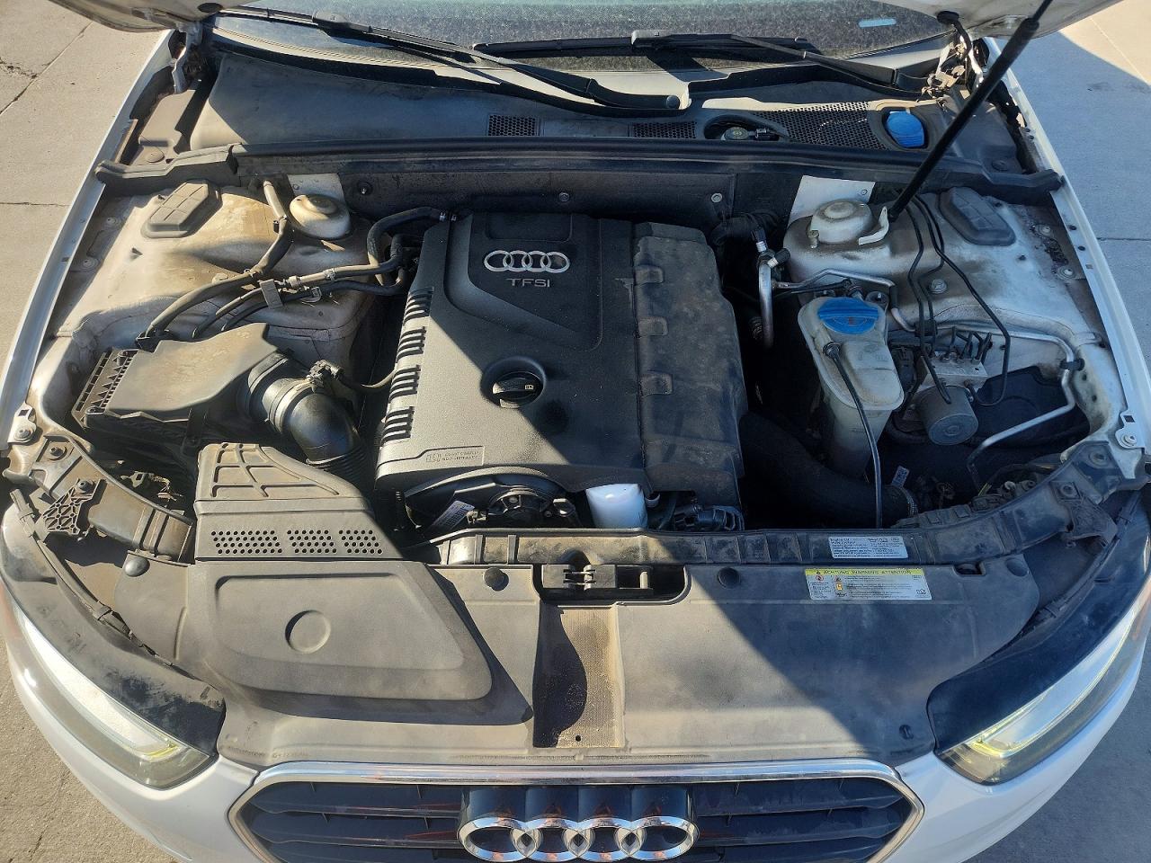 2015 Audi A4 Premium Белый vin: WAUAFAFL0FN007761