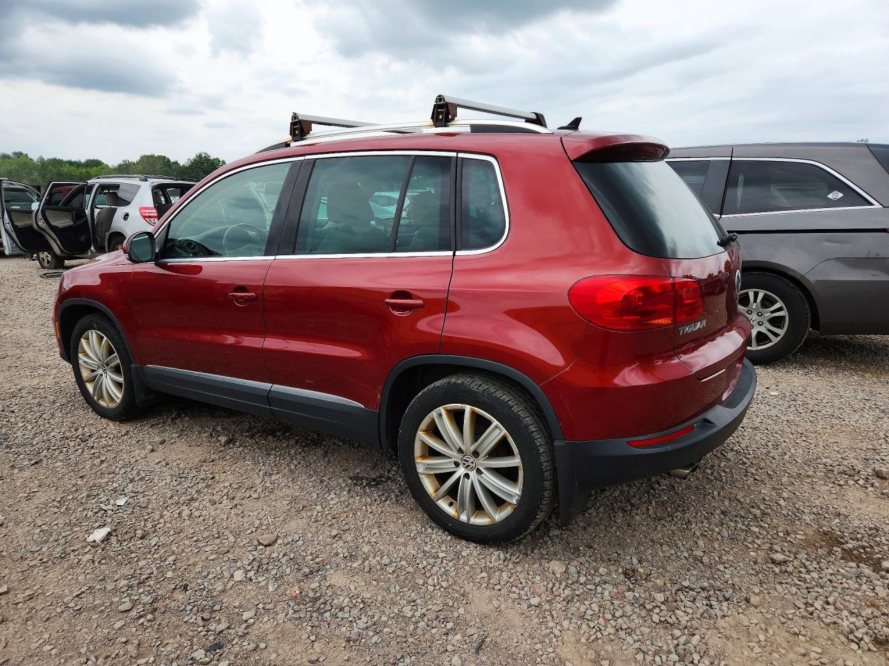 2015 Volkswagen Tiguan S Red vin: WVGBV7AX4FW098949