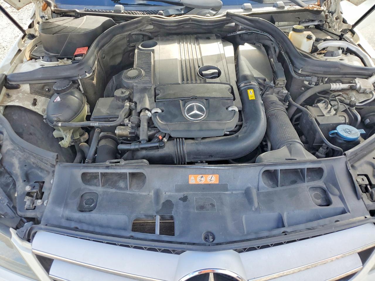 2012 Mercedes-benz C 250 White vin: WDDGJ4HB7CF875320